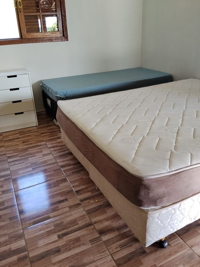 Suíte 2 do Recanto dos Canários — uma das 6 suítes confortáveis da chácara em Paraibuna SP